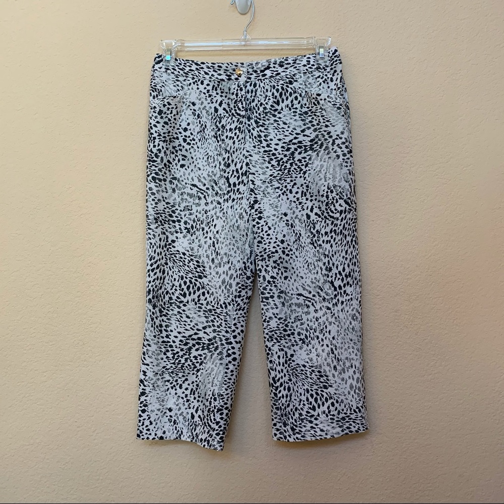 ✅ Weekends by Chico’s Black White Leopard Pant